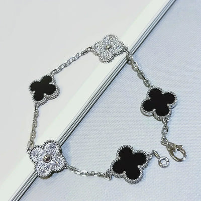 CLOVER 5 MOTIF ONYXS DIAMOND BRACELET SILVER