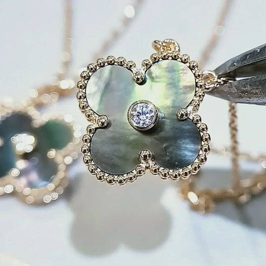 CLOVER 15MM DIAMOND AND MOTHER-OF-GREY NECKLACE