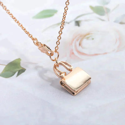 AMULETTE PEDANT ROSE GOLD NECKLACE