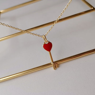KEY PEDANT CARNELIAN HEART GOLD
