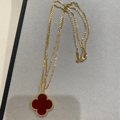 CLOVER LARGE 25MM CARNELIAN NECKLACE