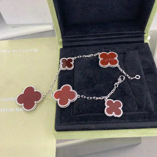 MAGIC CLOVER 5 MOTIFS CARNELIAN BRACELET SIVLER