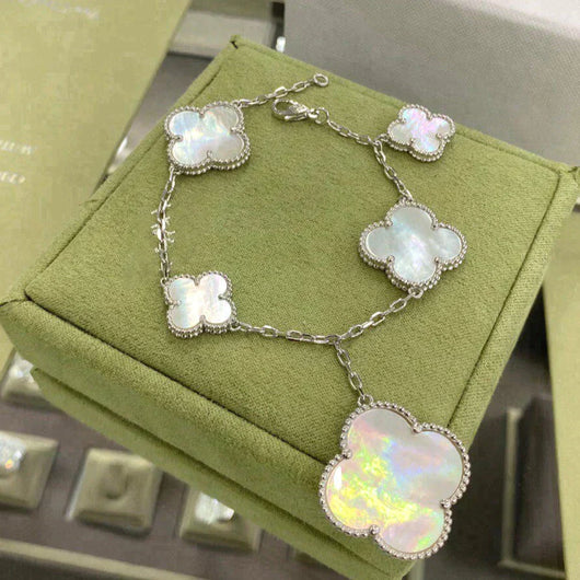 MAGIC CLOVER 5 MOTIFS WHITE MOP BRACELET SIVLER