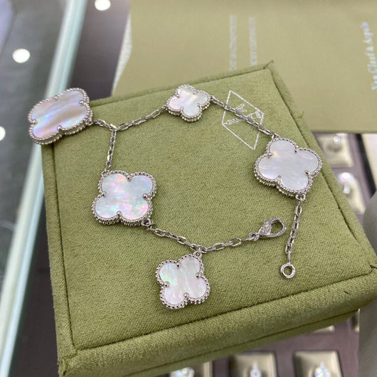 MAGIC CLOVER 5 MOTIFS WHITE MOP BRACELET SIVLER