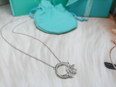 DIAMOND VINE CIRCLE PENDANT PLATINUM NECKLACE