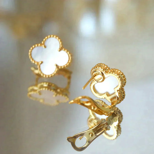 CLOVER MEDIUM 1 MOTIFS  WHITE MOP STUD EARRINGS