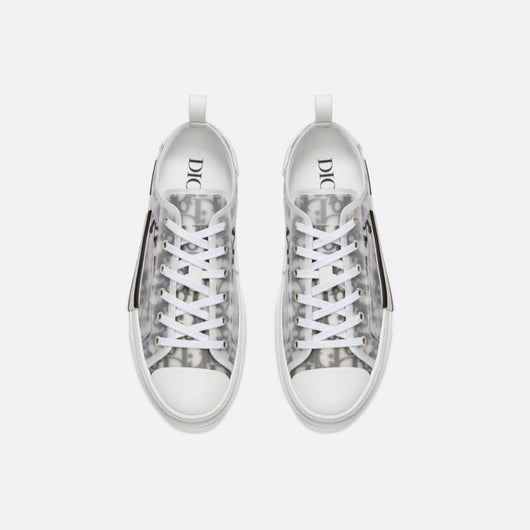 Low-Top Sneaker