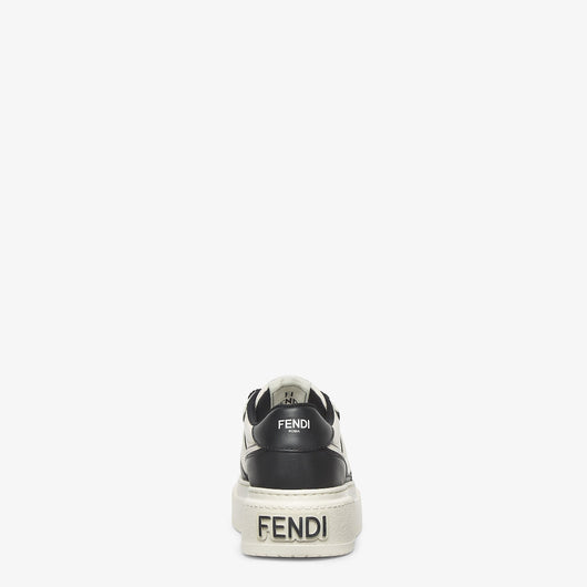 Lace-up sneaker Black