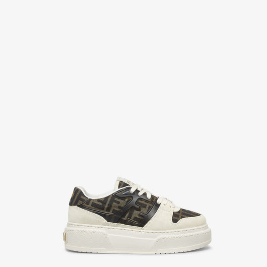 Lace-up sneaker