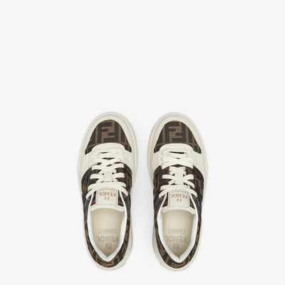 Lace-up sneaker