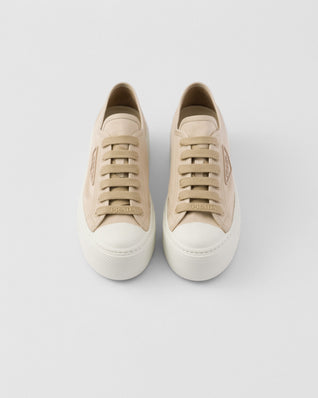 Laced sneakers