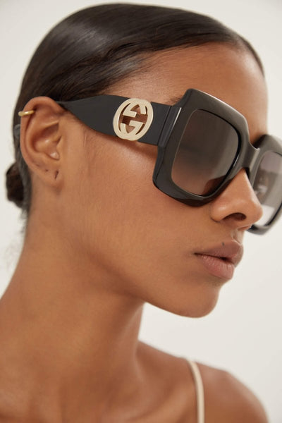 Gucci femenine black sunglasses with integrated GG logo - Lux Studios