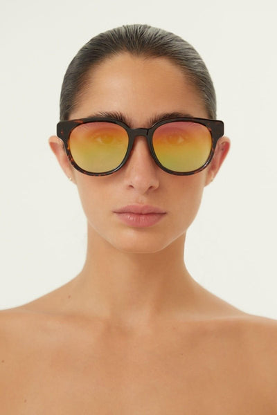 Gucci havana sporty sunglasses - Lux Studios