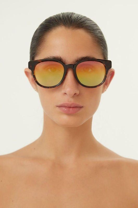 Gucci havana sporty sunglasses - Lux Studios