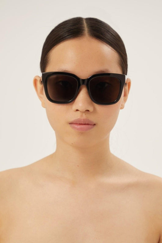 Gucci squared black acetate sunglasses - Lux Studios