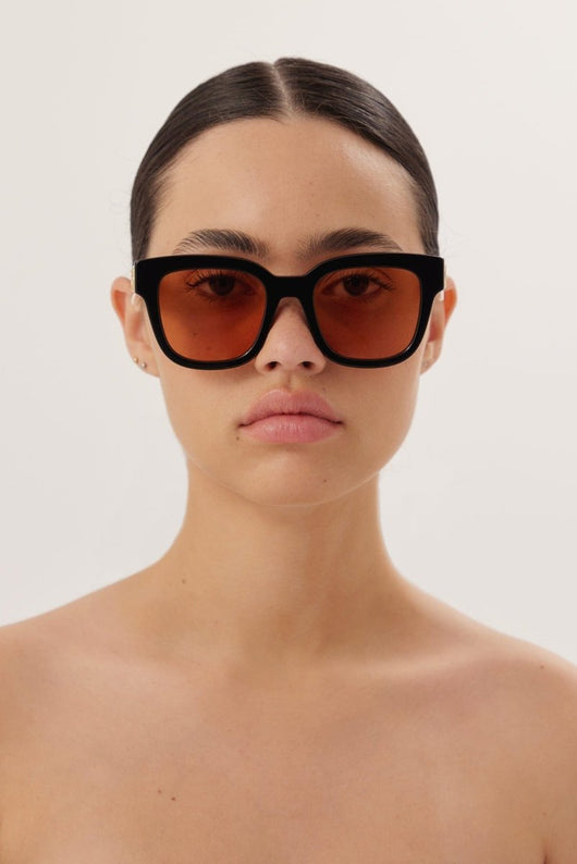 Gucci squared femenine black and ivory sunglasses - Lux Studios
