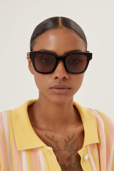 Gucci squared femenine black and marble pink sunglasses - Lux Studios