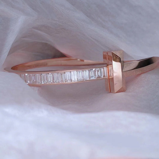 WIDE HINGED BANGLE ROSE GOLD WITH BAGUETTE DIAMONDS