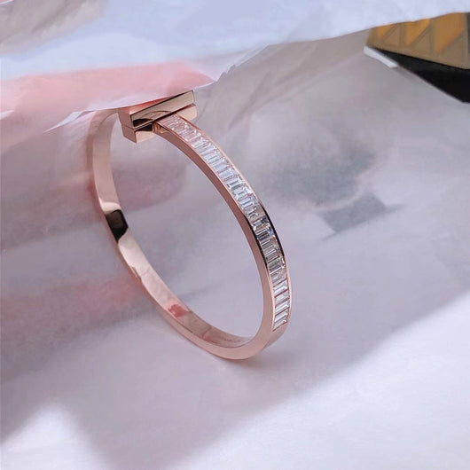 WIDE HINGED BANGLE ROSE GOLD WITH BAGUETTE DIAMONDS