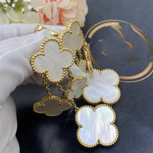 CLOVER 4 MOTIFS  WHITE MOP EARRINGS