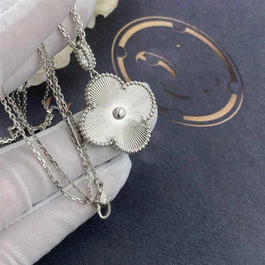 CLOVER LARGE 25MM LASER NECKLACE SILVER