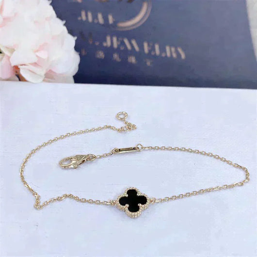 CLOVER ONYX SINGLE FLOWER BRACELET